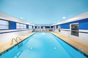 สระว่ายน้ำ