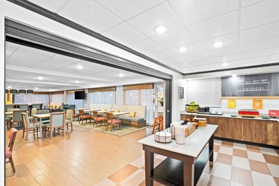 林肯 - 南/文化遺產公園希爾頓歡朋飯店