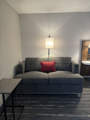 Rom, 1 kingsize-seng med sovesofa, ikke-røyk (Study) | Sengetøy av topp kvalitet, safe på rommet og skrivebord