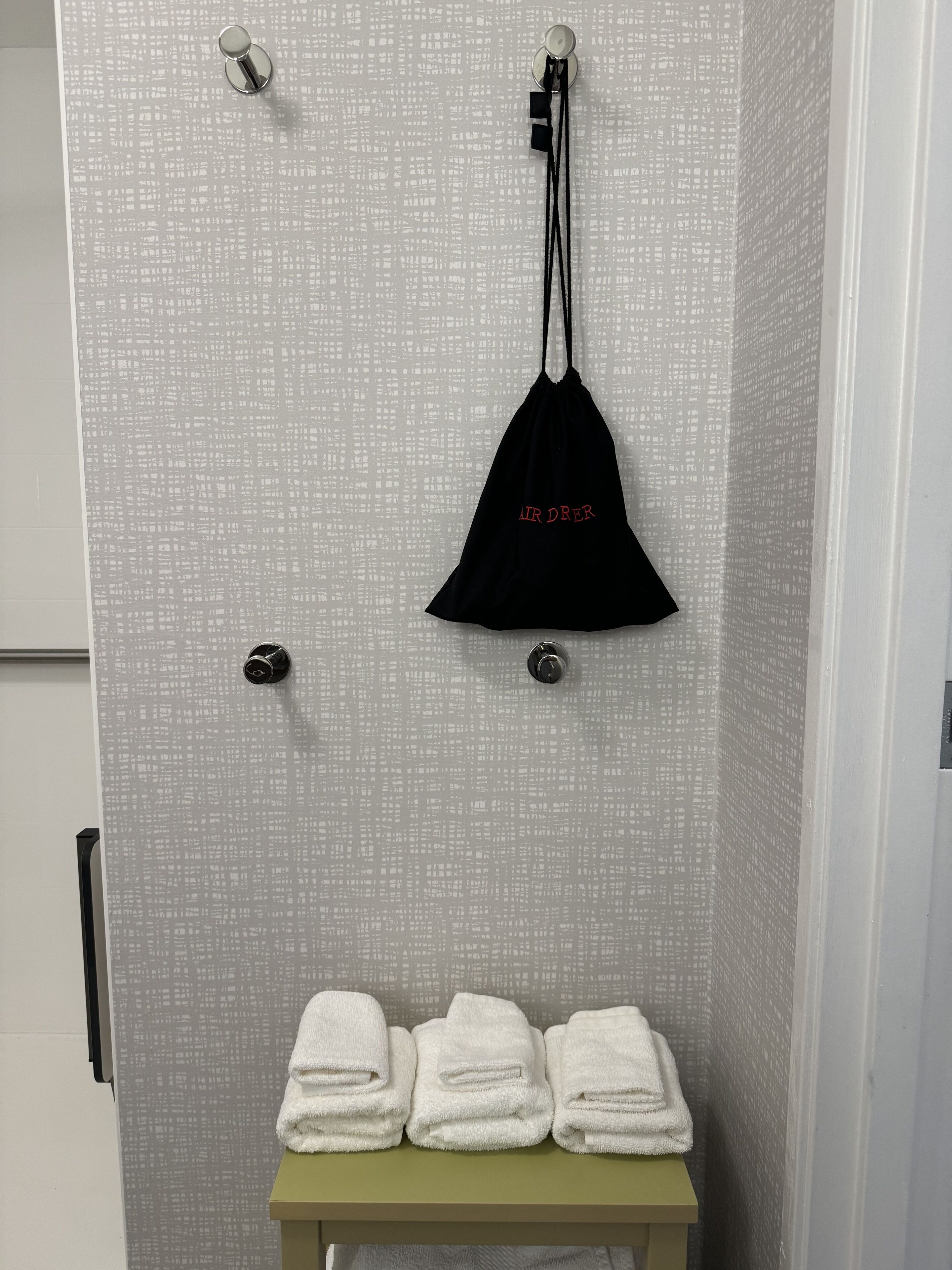 combined shower/bathtub, free toiletries, hair dryer, towels