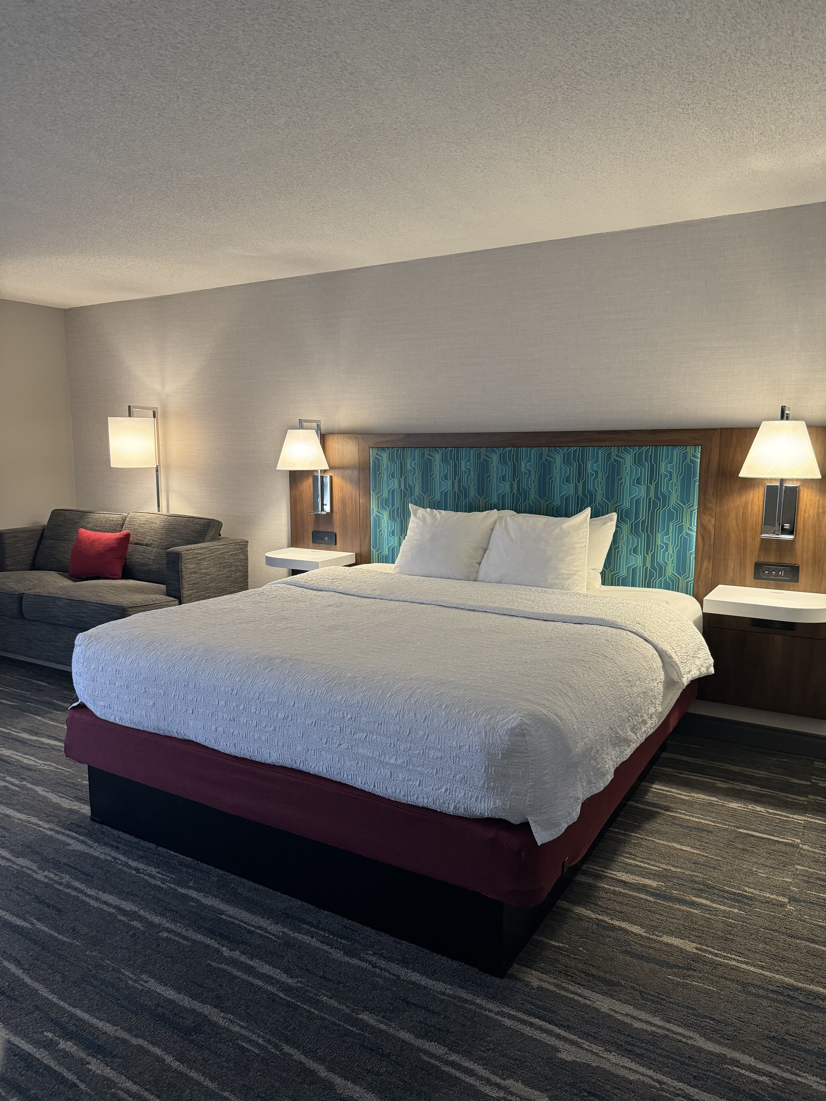 premium bedding, in-room safe, desk, laptop workspace