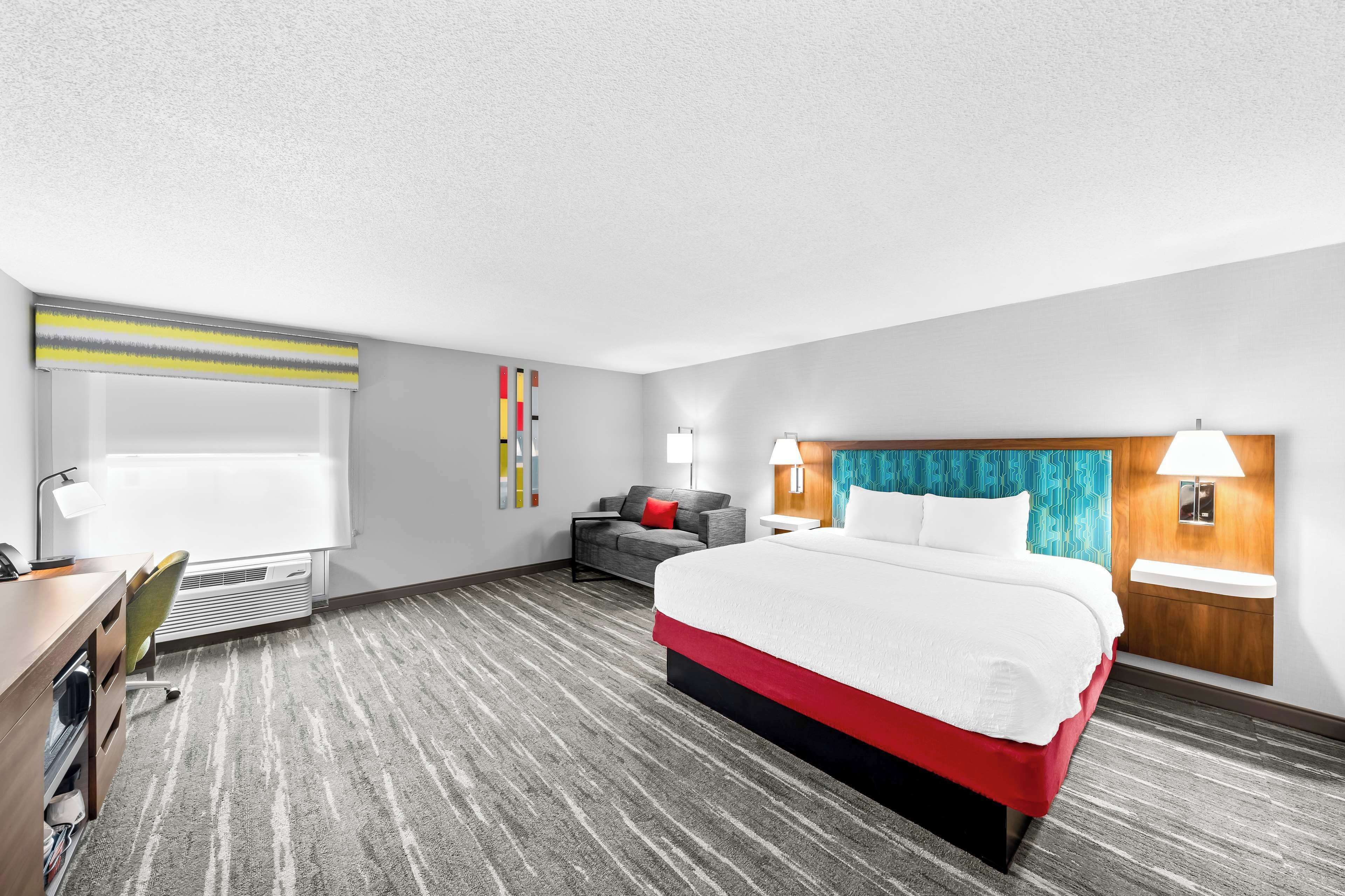 premium bedding, in-room safe, desk, laptop workspace