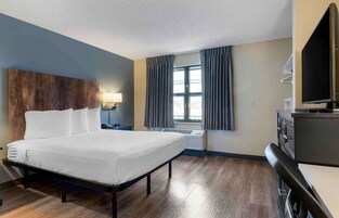 Estúdio, 1 cama Queen, acessível, para não fumantes | Escrivaninha, espaço de trabalho para notebook