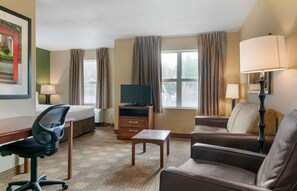 Deluxe Studio, 1 King Bed with Sofa bed, Non Smoking | Pillowtop beds, desk, iron/ironing board, free WiFi