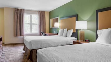 Deluxe Studio, Multiple Beds, Non Smoking | Pillowtop beds, desk, iron/ironing board, free WiFi