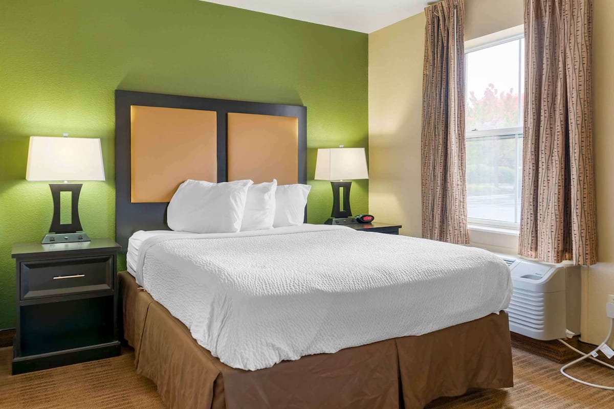 Deluxe Studio, 1 Queen Bed with Sofa bed, Non Smoking | Pillowtop beds, desk, iron/ironing board, free WiFi