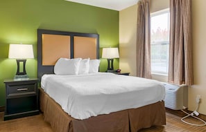 Deluxe Studio, 1 Queen Bed with Sofa bed, Non Smoking | Pillowtop beds, desk, iron/ironing board, free WiFi