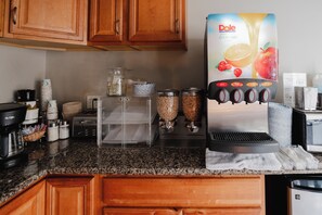 Free daily continental breakfast  - Old Town Western Inn & Suites (San Diego)