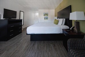 Deluxe Room, 1 King Bed, Non Smoking, Refrigerator & Microwave
