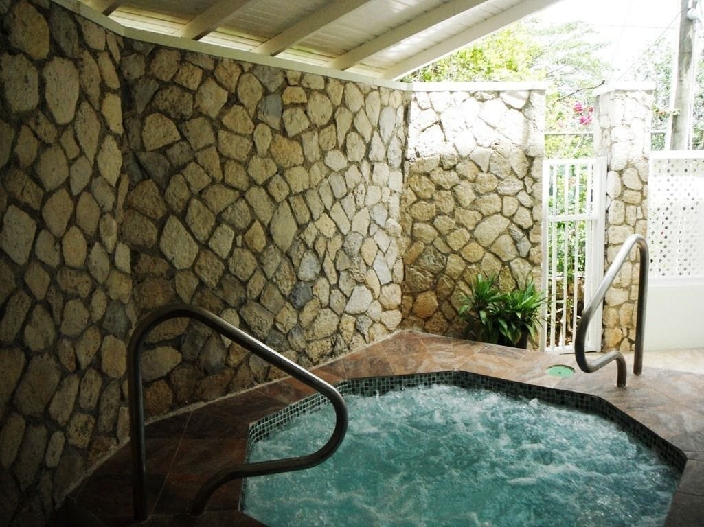 villa, 1 bedroom | outdoor spa tub