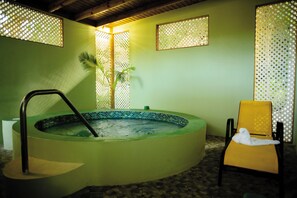 Indoor spa tub