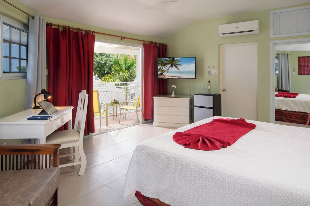 Room, 1 King Bed, Partial Ocean View | In-room safe, blackout drapes, iron/ironing board, WiFi (free)