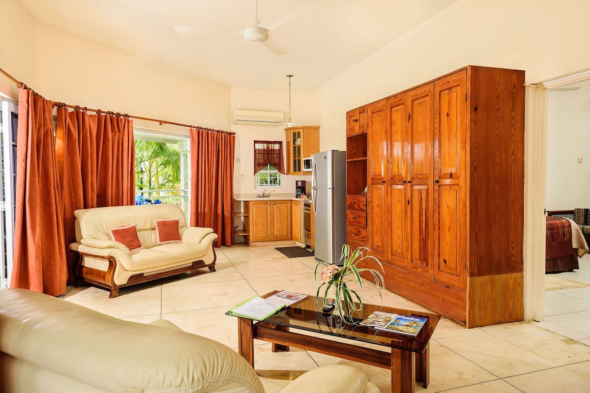 1 Bedroom Beachfront Villas | Living area | 32-inch flat-screen TV with cable channels, TV
