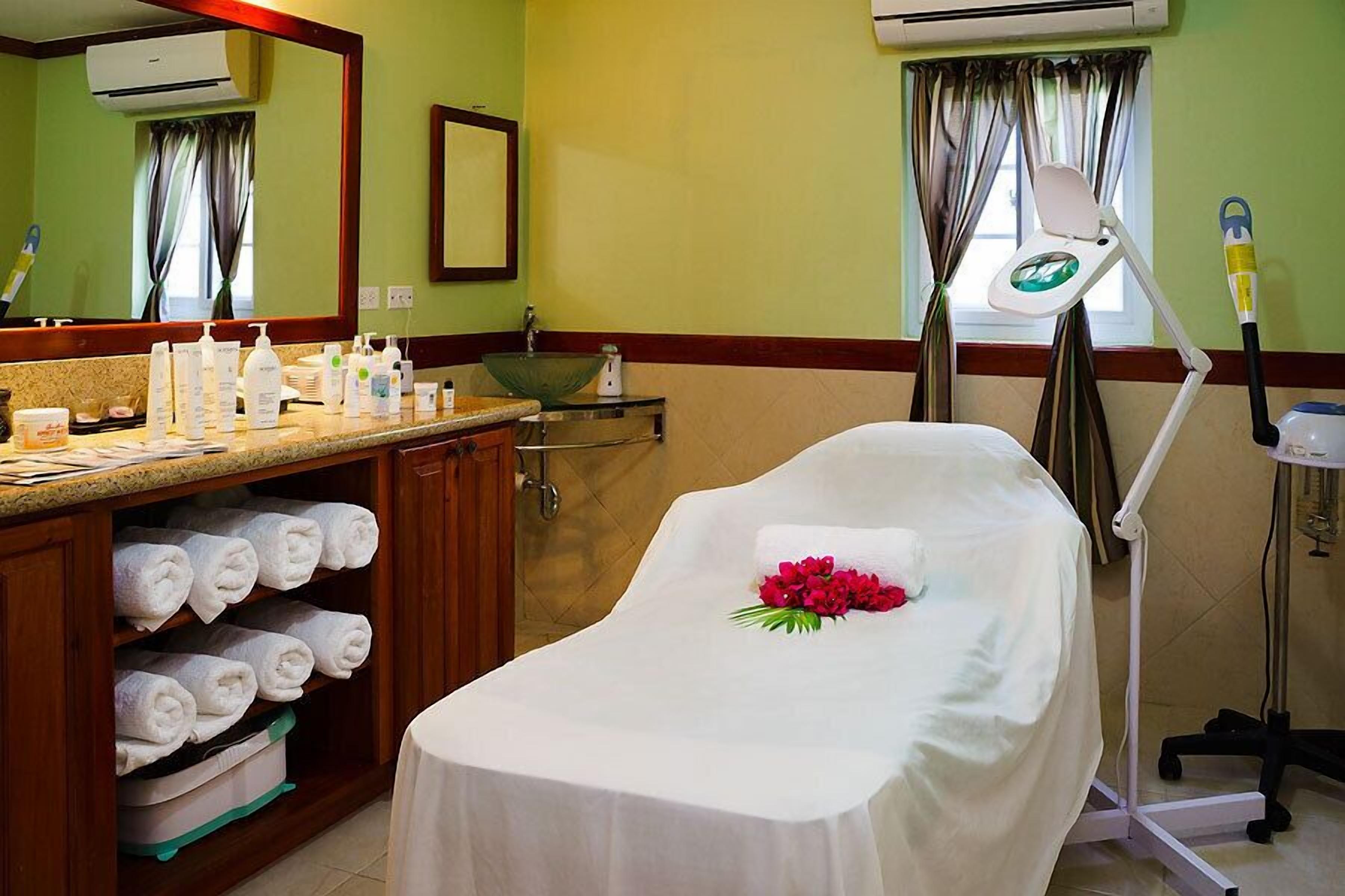 couples treatment room(s), sauna, hot tub, steam room, body treatments