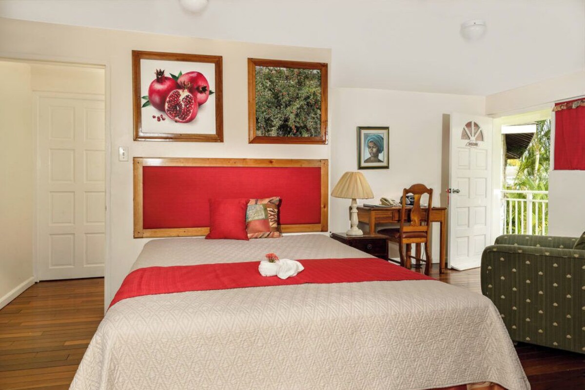 Villa, 3 Bedrooms, Garden View | In-room safe, blackout drapes, iron/ironing board, WiFi (free)