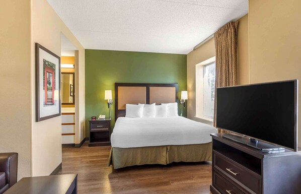 Deluxe Studio, 1 King Bed with Sofa bed, Non Smoking | Desk, iron/ironing board, free WiFi, bed sheets - Extended Stay America Select Suites Chicago Vernon Hills Lin (Vernon Hills)