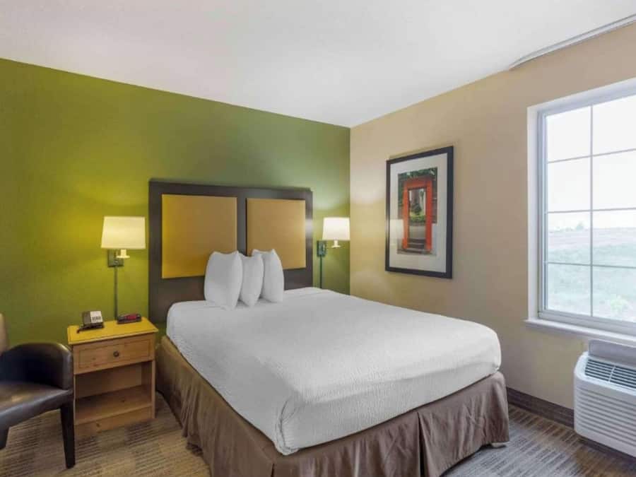 Desk, iron/ironing board, free WiFi, bed sheets