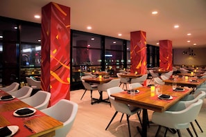 2 Restaurants, Frühstück, Abendessen, spanische Küche