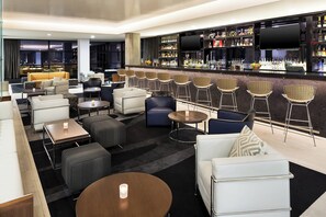 2 bares/lounges