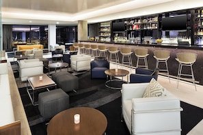 2 bares/lounges