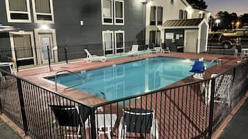 Sæsonbestemt udendørs pool