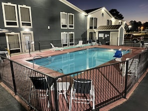 Piscine extérieure en saison