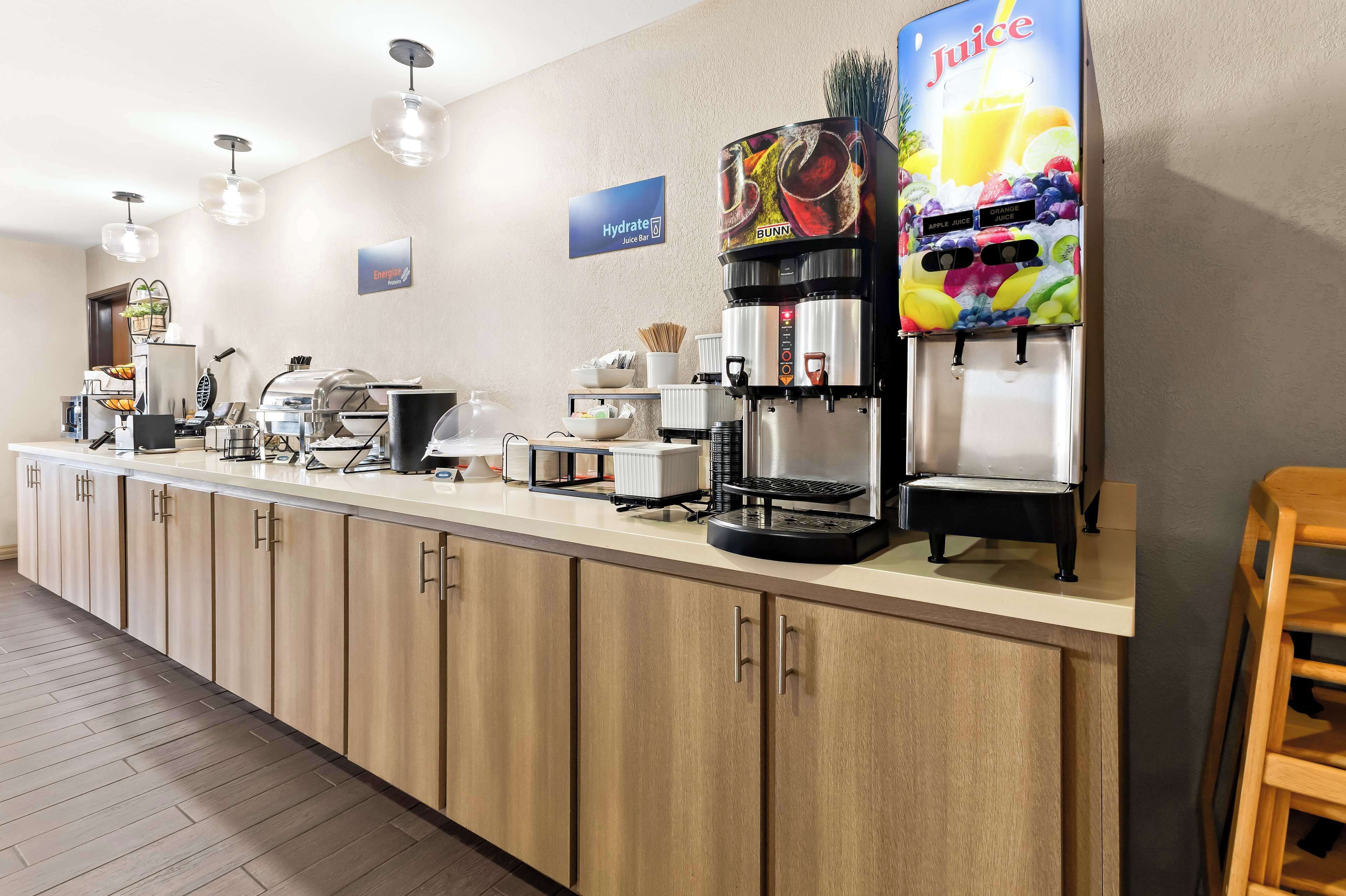 free daily continental breakfast