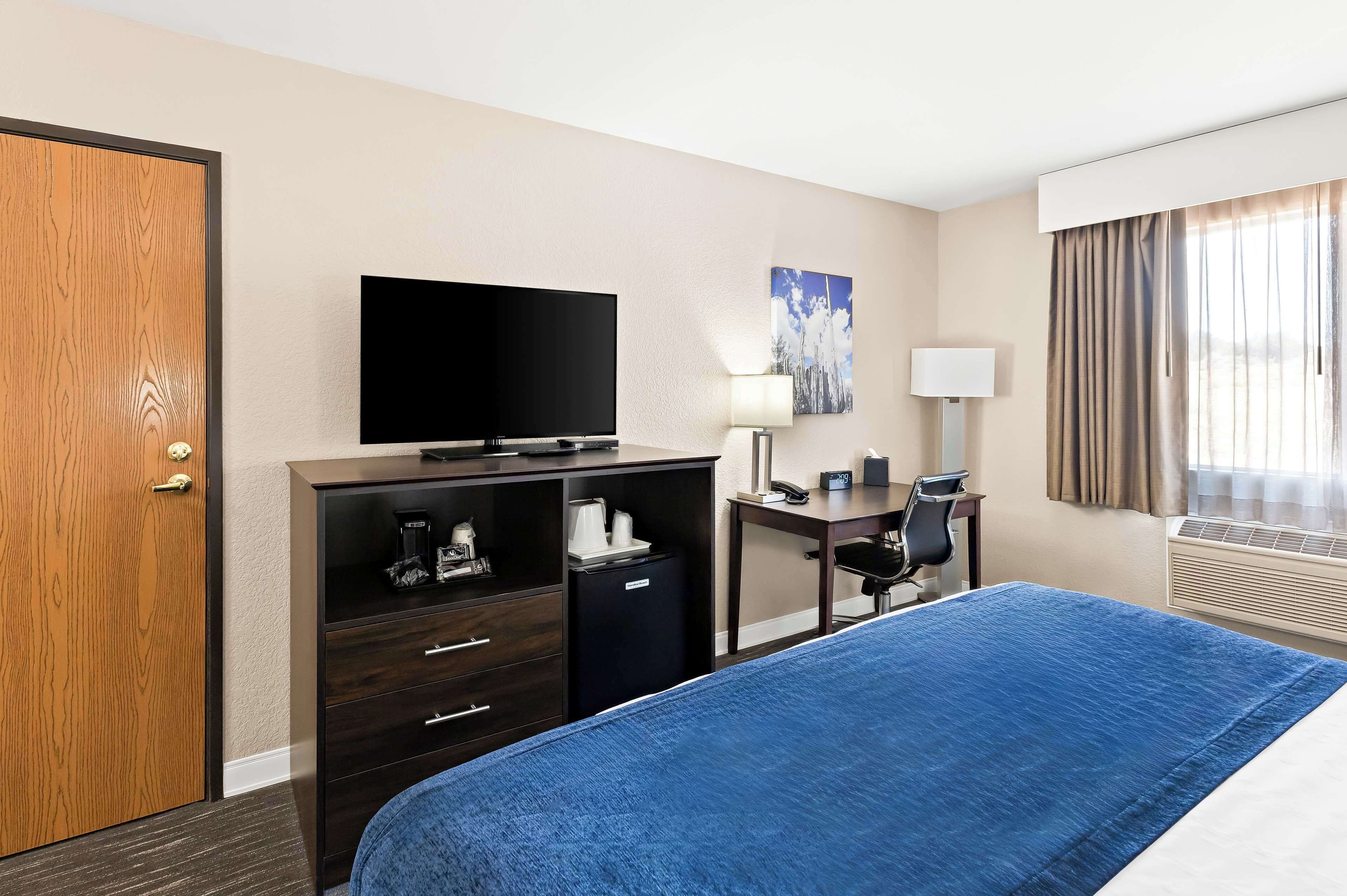 standard room, 1 king bed, non smoking, refrigerator | desk, laptop workspace, blackout curtains, iron/ironing board