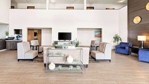 A spacious lobby with a central seating area, a television, and a modern design. - Best Western Snowflake Inn (Snowflake)