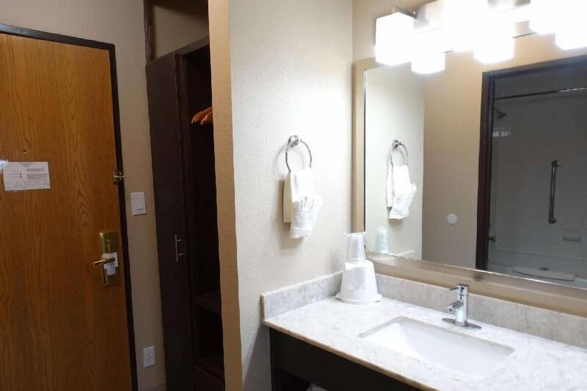 Bathroom | Free toiletries, hair dryer, towels