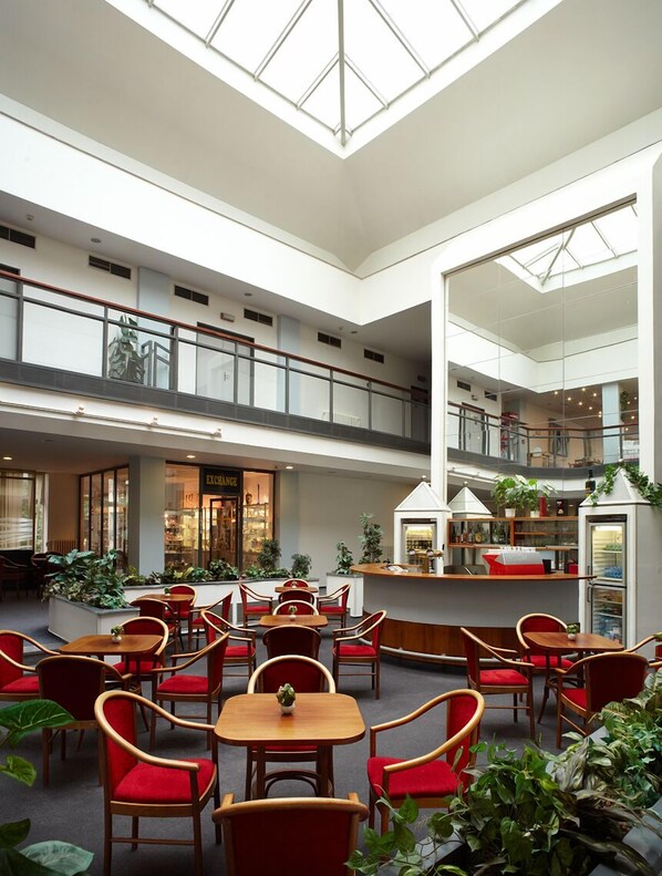 Breakfast and lunch served - Fortuna West (Prague)