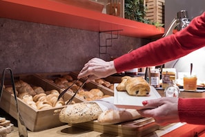 Frokostbuffé hver dag (EUR 13.9 per person)