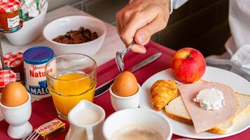 Daily continental breakfast (EUR 16 per person)