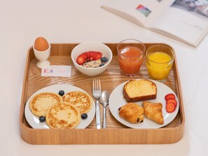 Desayuno continental (EUR 16 por persona) 