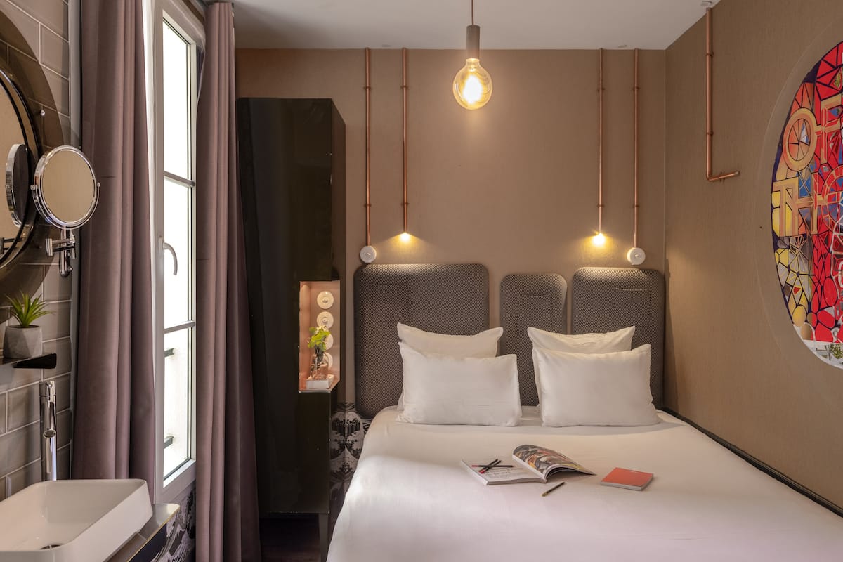 Premium bedding, in-room safe, desk, soundproofing