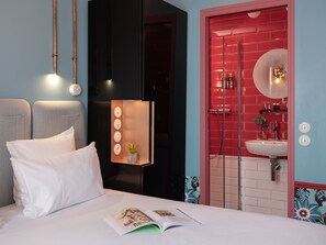 Standard Room (Intemporelle) | Premium bedding, in-room safe, desk, soundproofing - Hôtel Exquis (Paris)