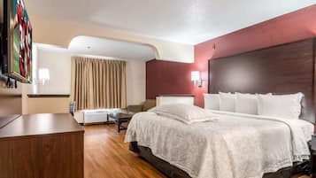 Premium-værelse - 1 kingsize-seng (Upgraded Bedding & Snack, Smoke Free) | Skrivebord, arbejdsområde til bærbare computere, mørklægningsgardiner