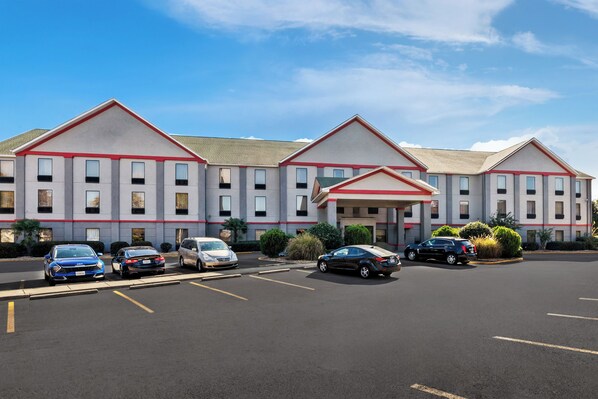 A multi-story hotel with a parking lot.