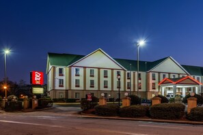 Exterior - Red Roof Inn PLUS+ & Suites Atlanta Airport South (College Park)