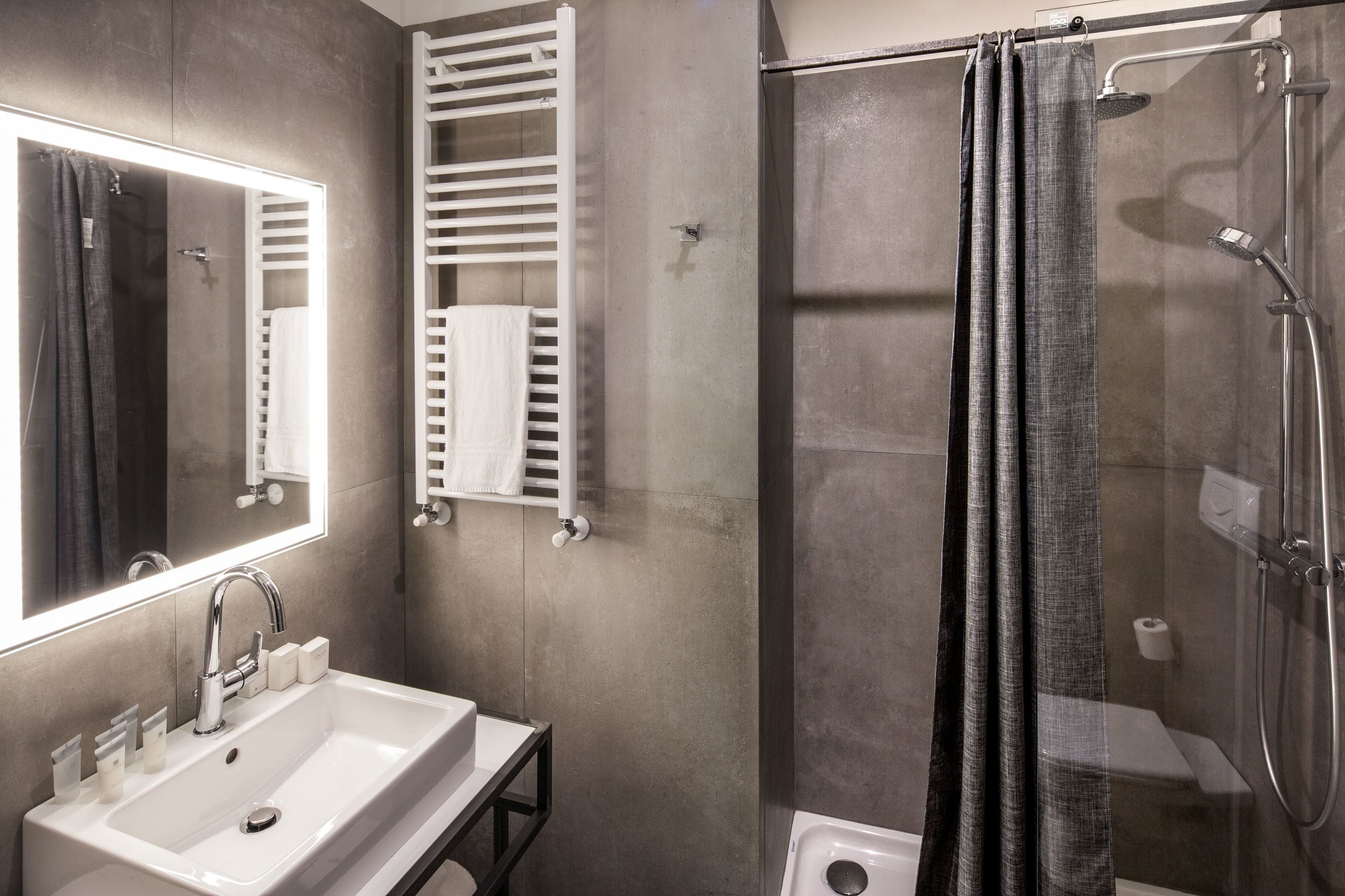 quadruple room | bathroom | shower, free toiletries, hair dryer, towels