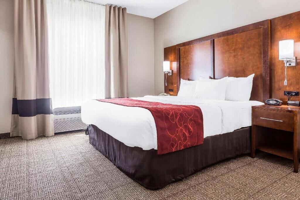 Premium bedding, pillowtop beds, desk, laptop workspace