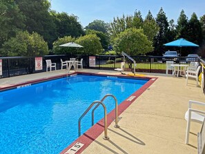 Piscine extérieure (ouverte en saison)