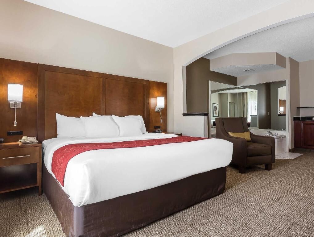 Premium bedding, pillowtop beds, desk, laptop workspace