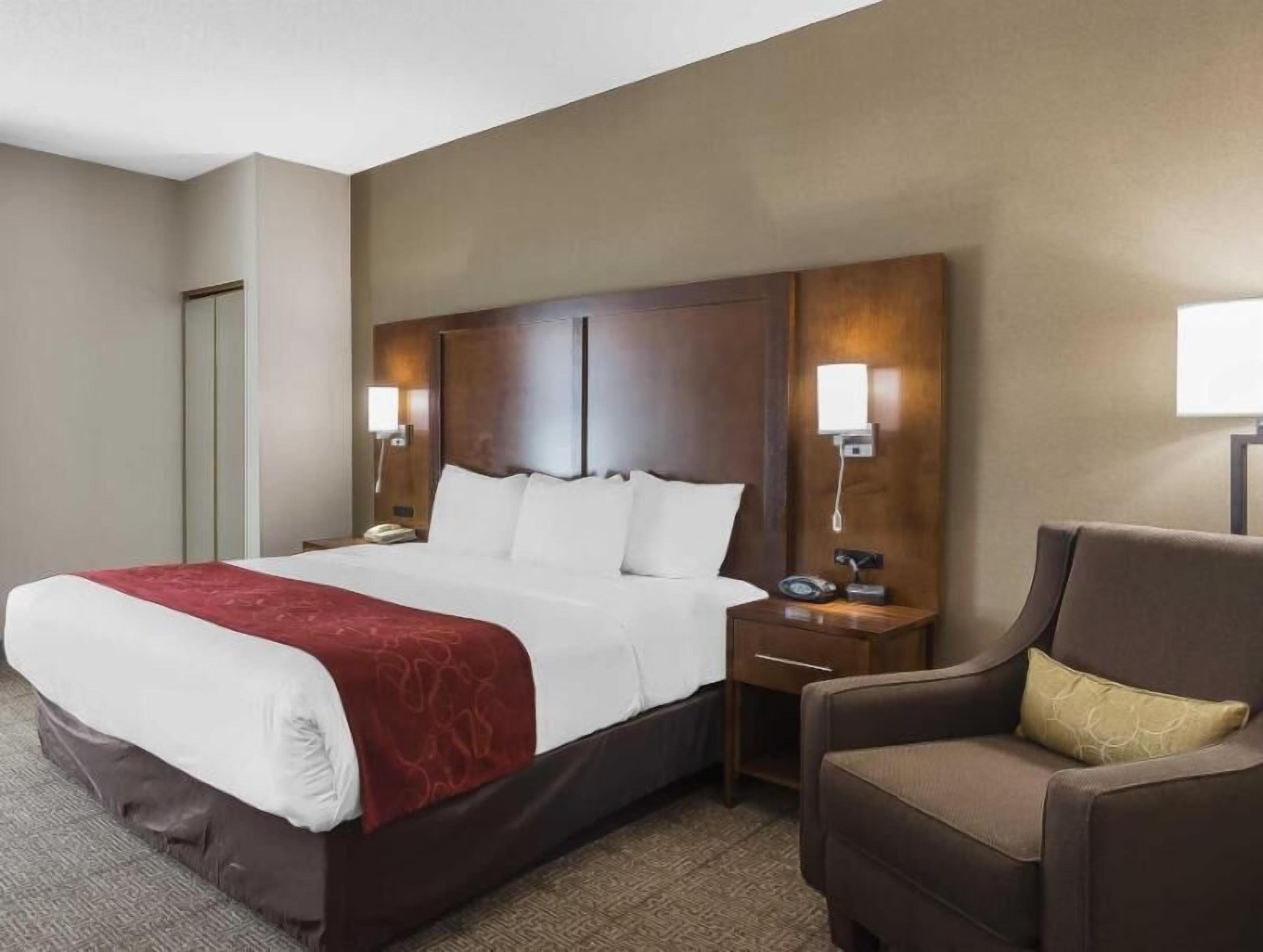 Premium bedding, pillowtop beds, desk, laptop workspace