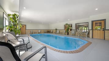 Indoor pool, sun loungers