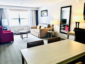 Premium Suite, 1 King Bed, Non Smoking | Egyptian cotton sheets, premium bedding, desk, iron/ironing board