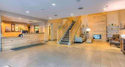 Country Inn & Suites by Radisson, Crystal Lake, IL