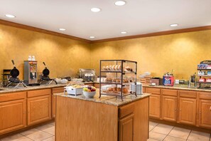 Free daily full breakfast  - Country Inn & Suites by Radisson, Sycamore, IL (Sycamore)