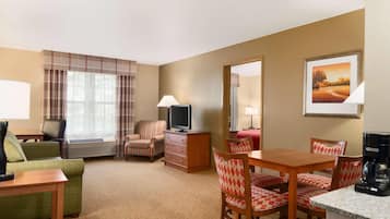 Suite, 1 King Bed, Non Smoking, Jetted Tub | Desk, blackout drapes, iron/ironing board, free WiFi