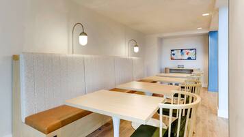 Tägliches kontinentales Frühstück gegen Gebühr